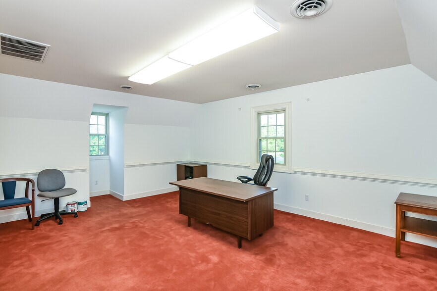 More Photos Of 1900 E Parham Rd, Henrico Office For Sale