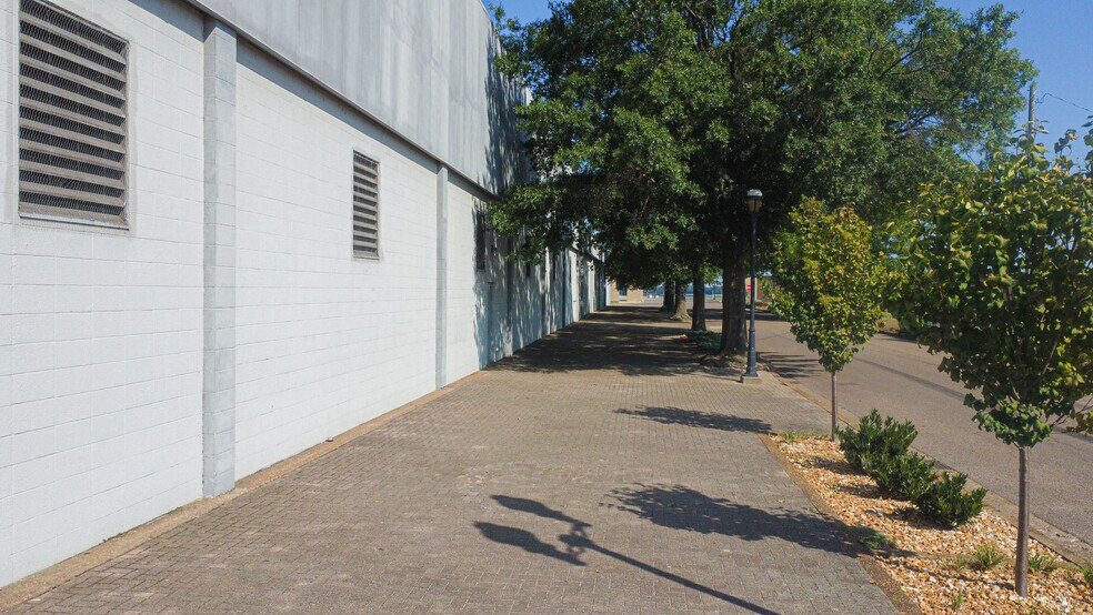 More Photos Of 322 N 3rd St, Paducah Warehouse For Lease