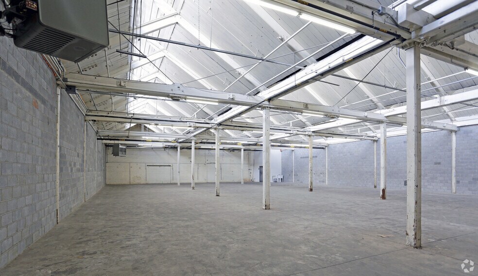 More Photos Of 90 Dayton Ave, Passaic Unknown For Lease