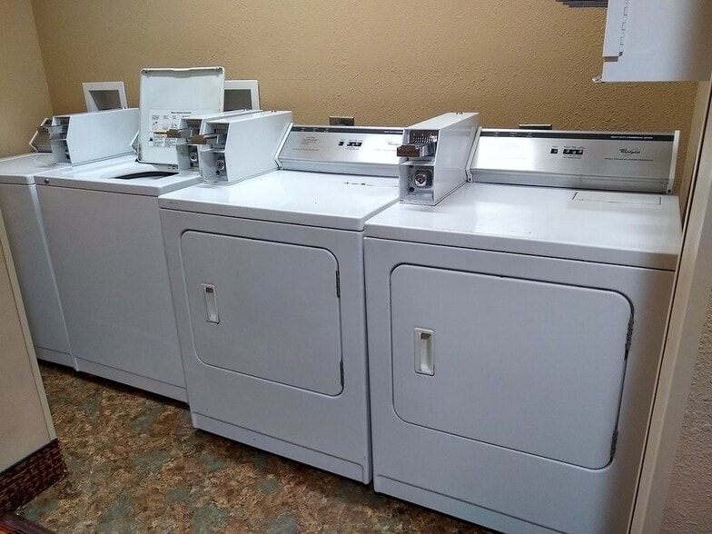 More Photos Of 355 E Goodnight Ave, Aransas Pass Hotel For Sale