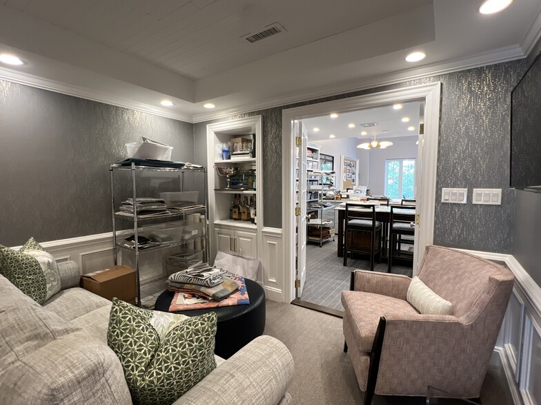 More Photos Of 21 South Ave, New Canaan Storefront Retail Office For Lease