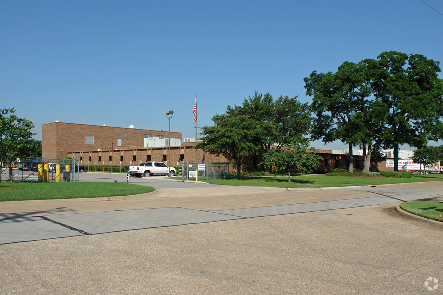 Primary Photo Of 9125 Viscount Row, Dallas Warehouse For Sale