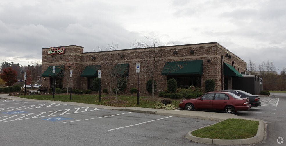 More Photos Of 65 Highlands Square Dr, Hendersonville Restaurant For Lease