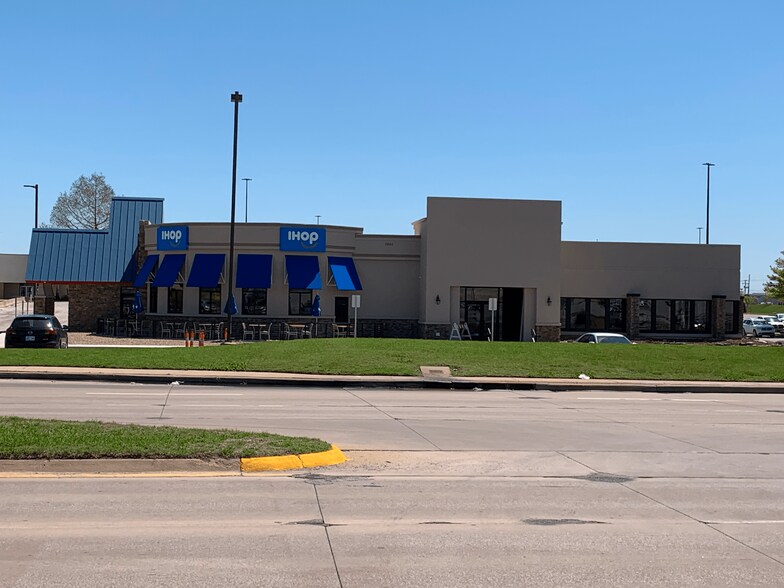 70077009 S Memorial Dr, Tulsa, OK 74133 Retail For Lease