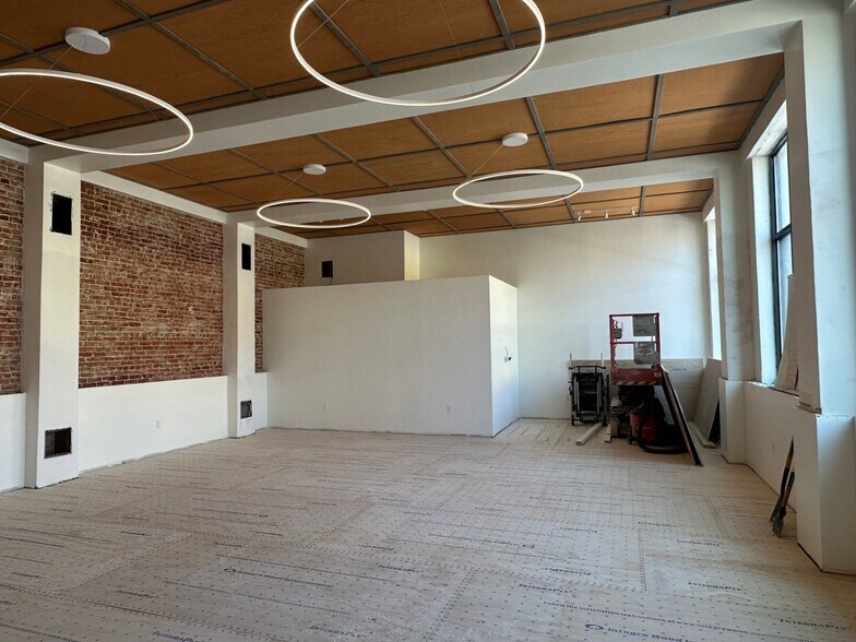 More Photos Of 348 State St, Weiser Storefront Retail Office For Lease