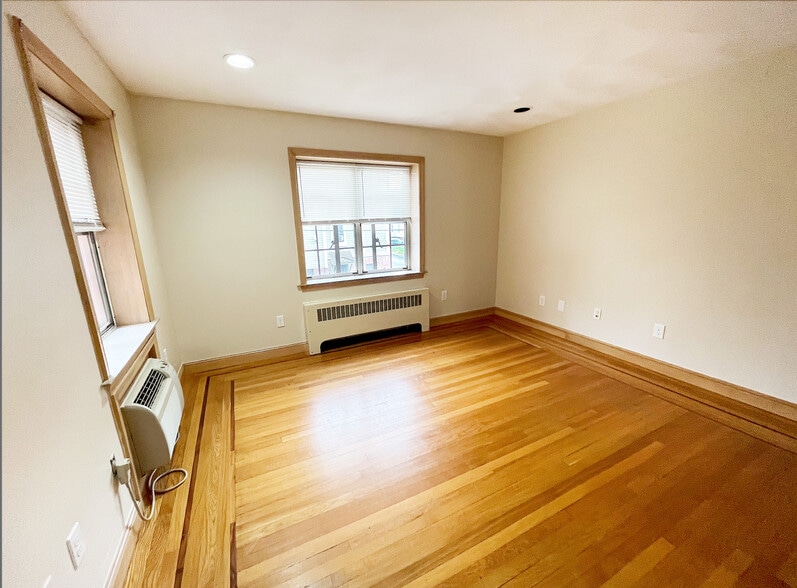 More Photos Of 21 Fruit St, Worcester Apartments For Sale