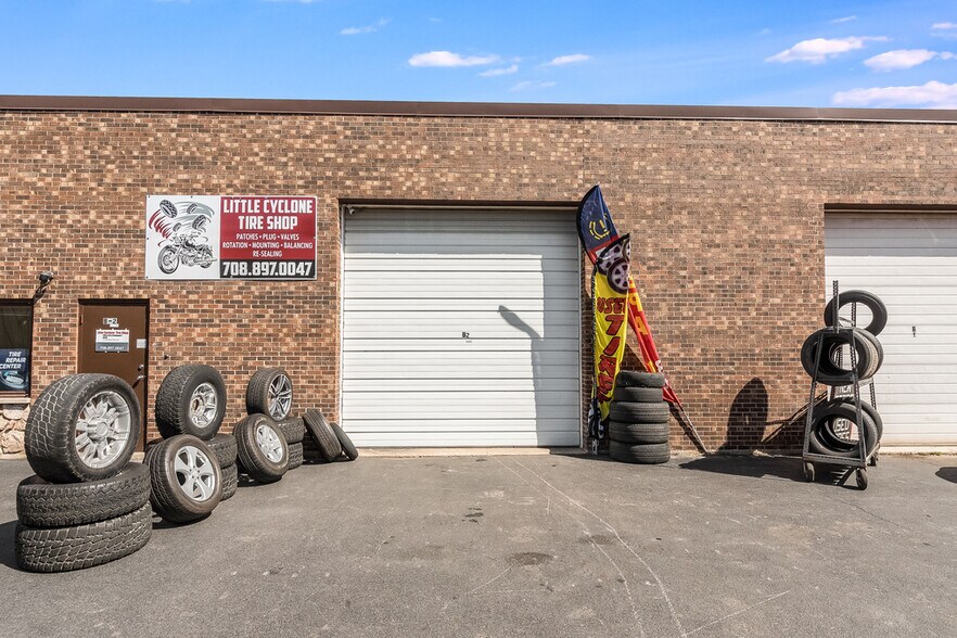 More Photos Of 4700 W 137th St, Crestwood Warehouse For Lease