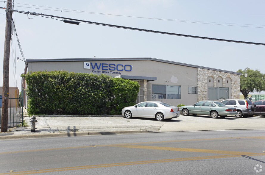 More Photos Of 306 E Nakoma St, San Antonio Warehouse For Sale