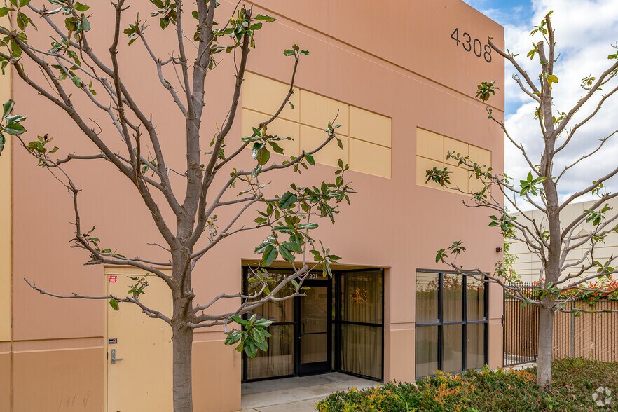 More Photos Of 4300-4308 Resnik Ct, Bakersfield Distribution For Lease