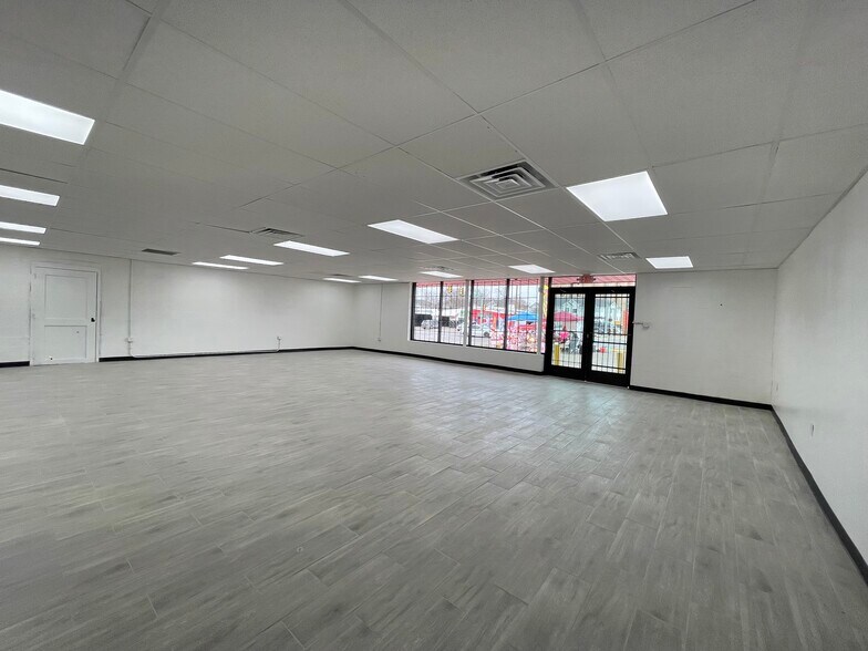 More Photos Of 3750 Hemphill St, Fort Worth Convenience Store For Lease
