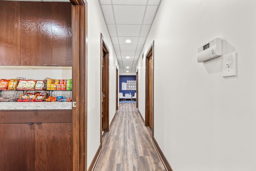 More Photos Of 73 E Wilson Bridge Rd, Worthington Office For Sale