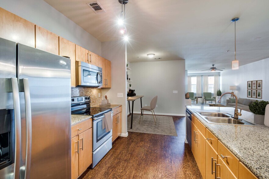 More Photos Of 12808 Queensbury Ln, Houston Apartments For Lease