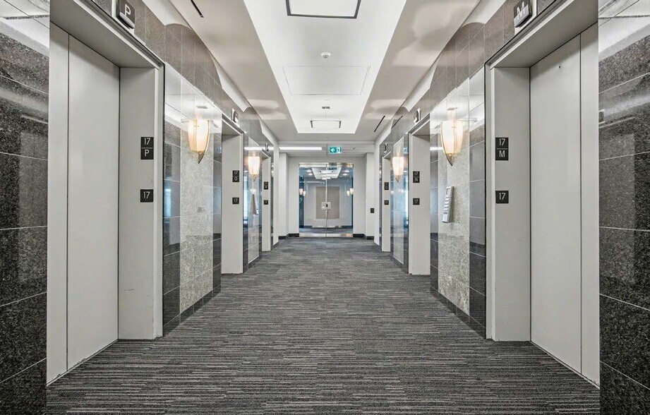 More Photos Of 320 Front St W, Toronto Office For Lease