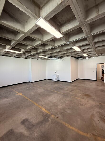 More Photos Of 7224 E McDowell Rd, Scottsdale Auto Dealership For Lease