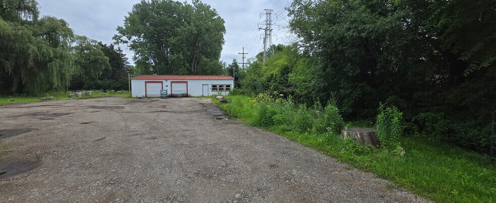 More Photos Of 35543 US-45, Lake Villa Flex For Sale
