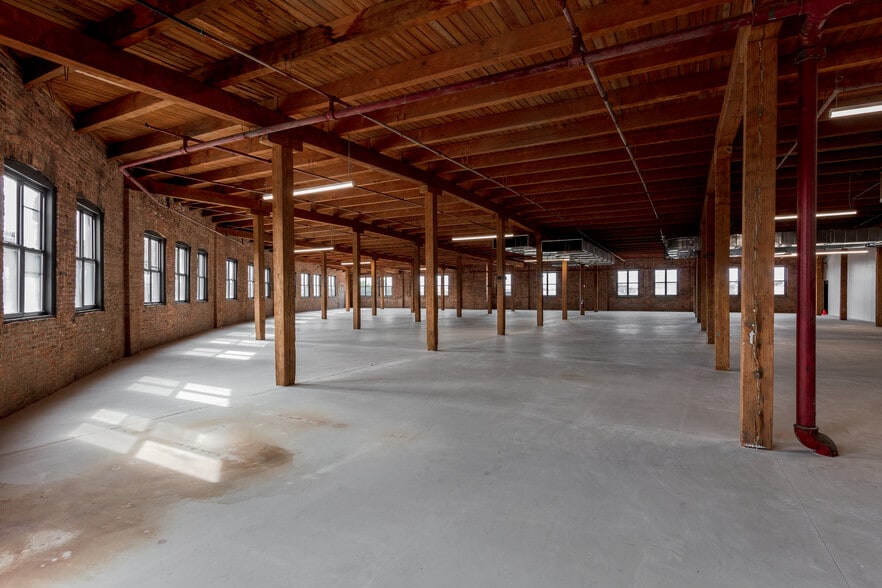 More Photos Of 2100 S Morgan St, Chicago Office For Lease