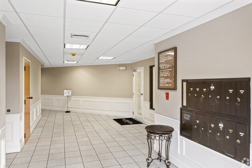 More Photos Of 3601 SE Ocean Blvd, Stuart Office For Lease