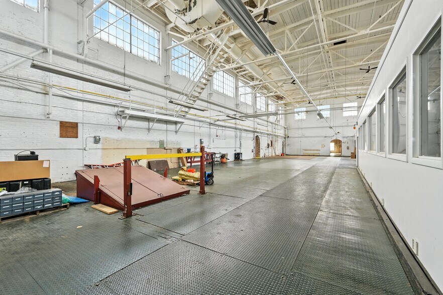 More Photos Of 81-85 Sargeant St, Holyoke Manufacturing For Lease