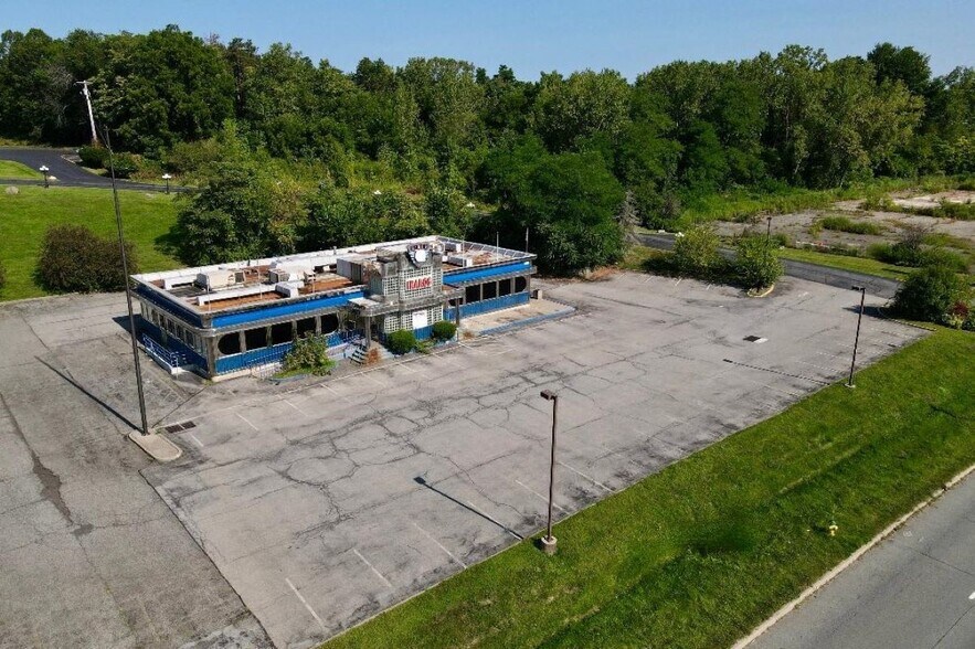 More Photos Of 909 Union Ave, New Windsor Township Restaurant For Lease