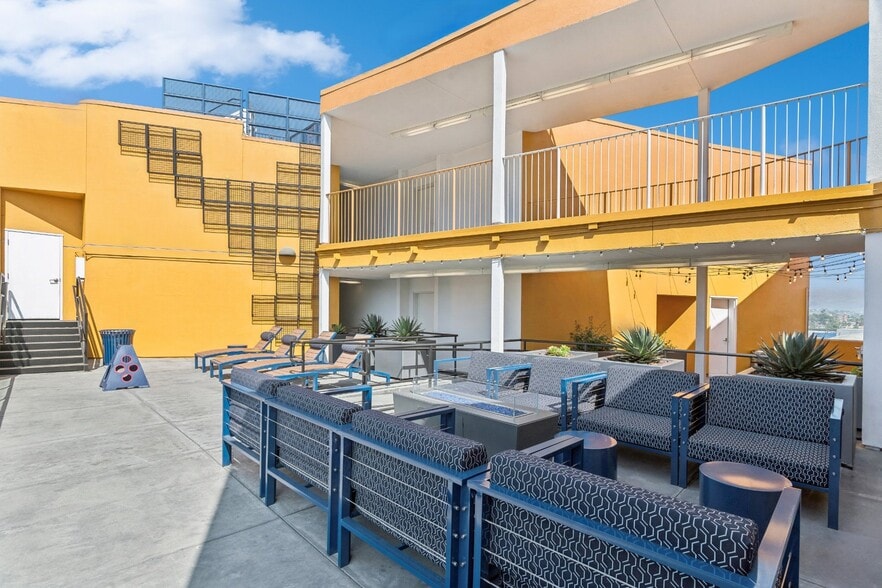 More Photos Of 300 S Santa Fe Ave, Los Angeles Apartments For Lease