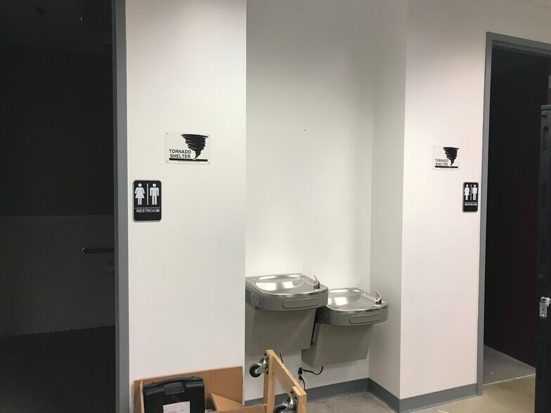 More Photos Of 118-122 Space Park Dr, Nashville Unknown For Lease