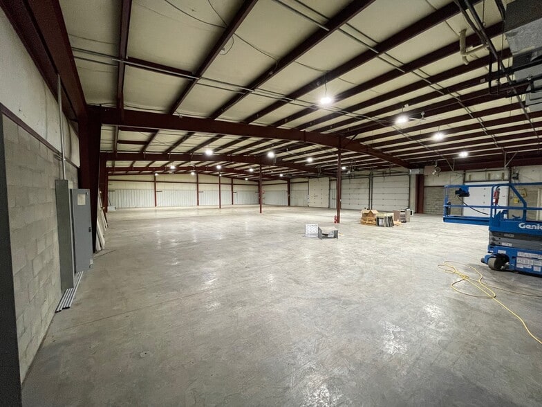 More Photos Of 101 Commerce Dr, Danville Light Manufacturing For Lease