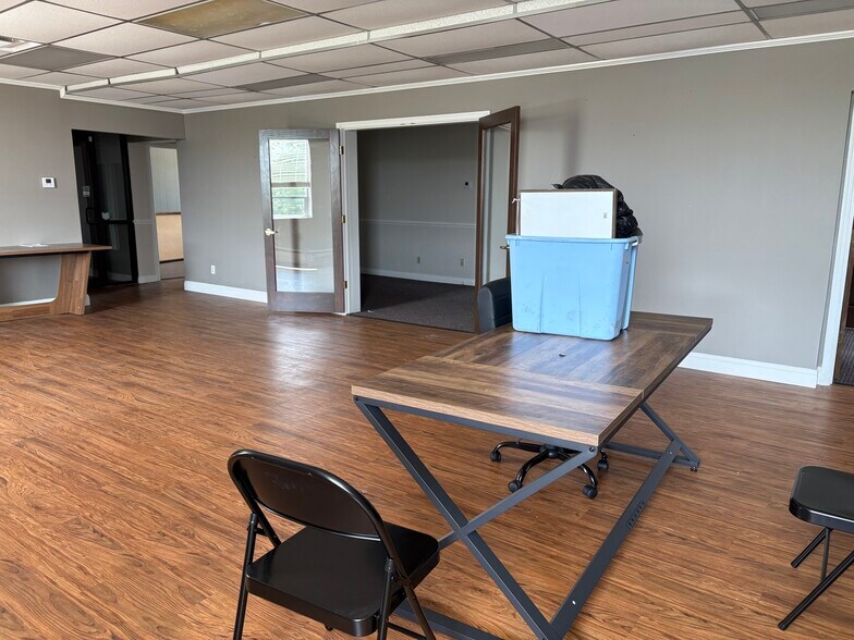 More Photos Of 616 N Limestone St, Springfield Loft Creative Space For Lease
