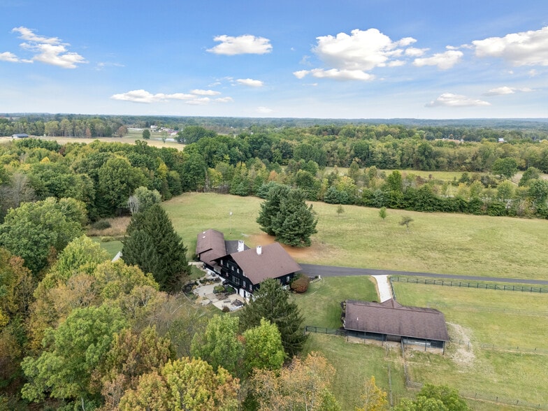 More Photos Of 550 Warner rd, Vienna Specialty For Sale
