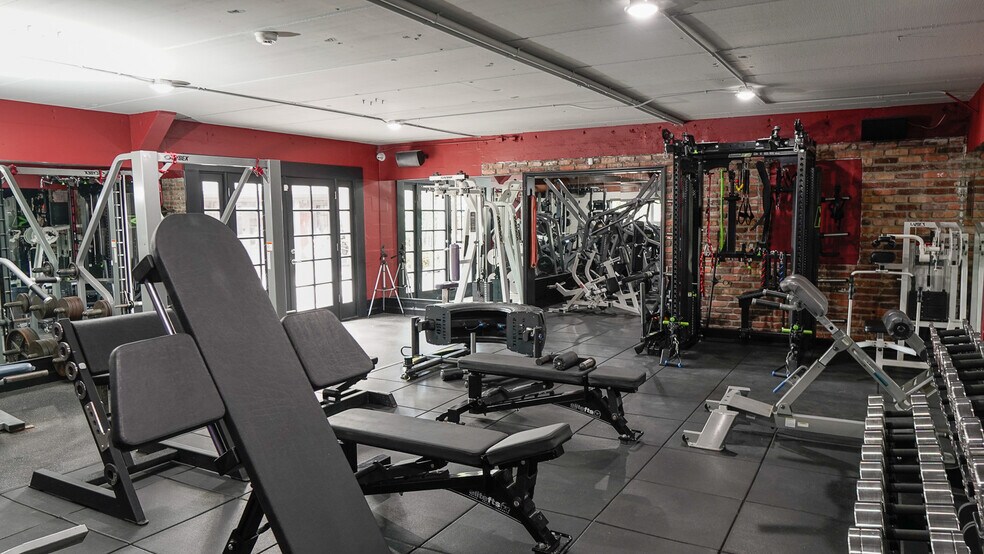 More Photos Of 3508 S Manhattan Ave, Tampa Health Club For Sale