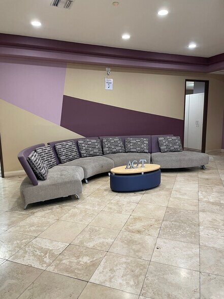 More Photos Of 7226 Sepulveda Blvd, Van Nuys Coworking Space