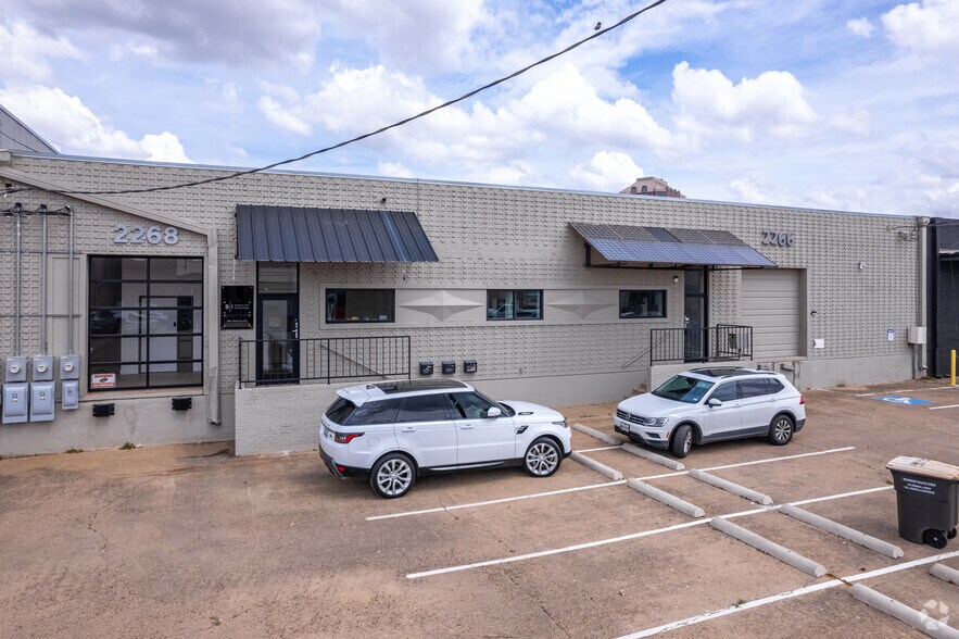 More Photos Of 2266-2268 Monitor St, Dallas Showroom For Lease