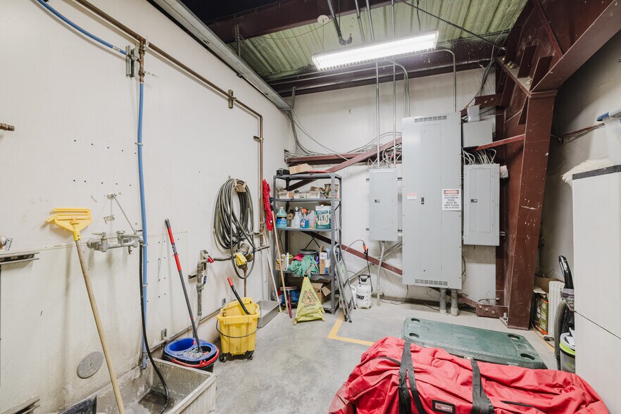 More Photos Of 1345 Water St, Elko Warehouse For Lease