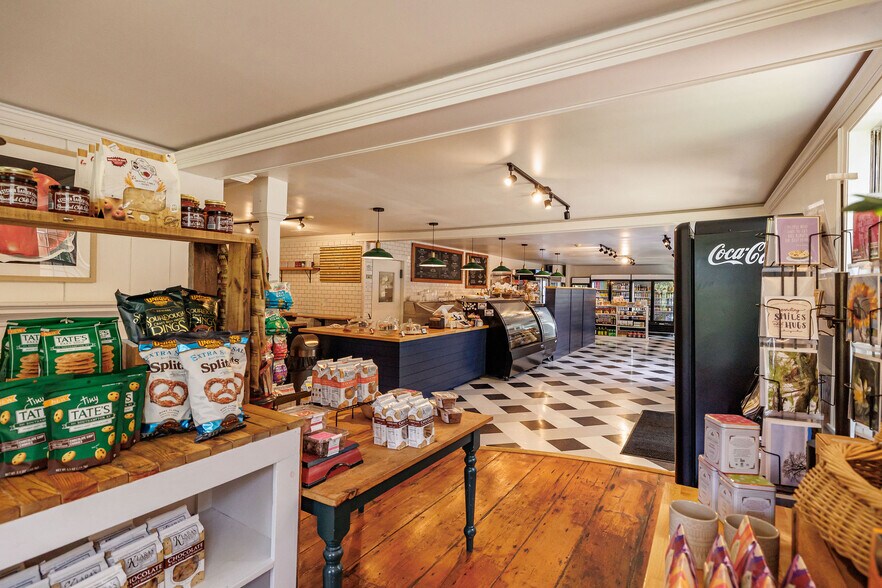 More Photos Of 139 S Main St, Sheffield Freestanding For Sale