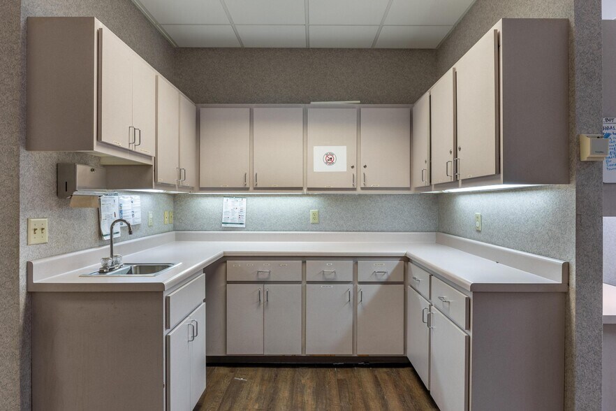 More Photos Of 1494 Stuart Rd NE, Cleveland Medical For Lease