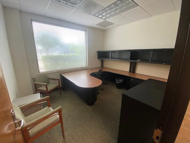More Photos Of 235 Highlandia Dr, Baton Rouge Office For Lease