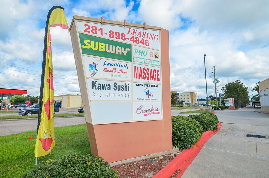 More Photos Of 8050 N Sam Houston Pky W, Houston Storefront For Lease