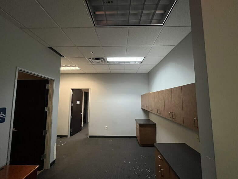 More Photos Of 4220 E McDowell Rd, Mesa Warehouse For Lease