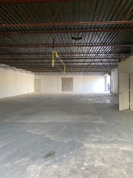 More Photos Of 64 Brook Ave, Deer Park Distribution For Lease