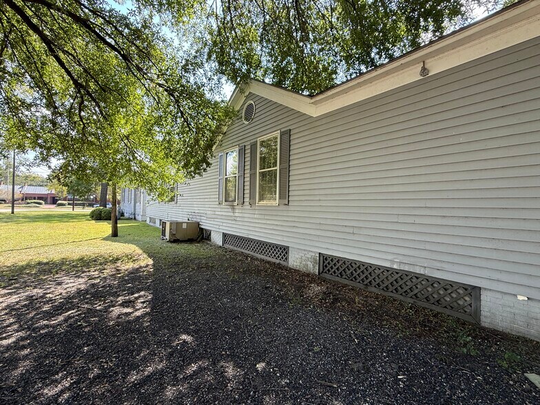 More Photos Of 514 E Barbour St, Eufaula Flex For Sale