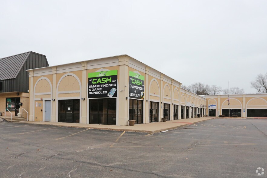 More Photos Of 1217-1275 Sheridan Rd, Winthrop Harbor Freestanding For Lease