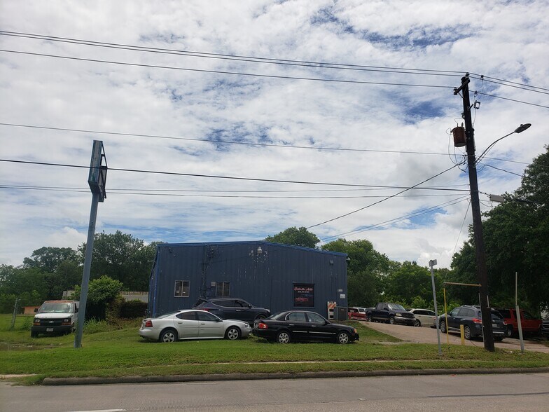 More Photos Of 10805 Telephone Rd, Houston Warehouse For Sale