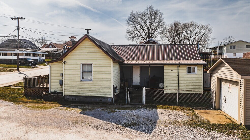 More Photos Of 2006 Camden Ave, Parkersburg Storefront Retail Residential For Sale