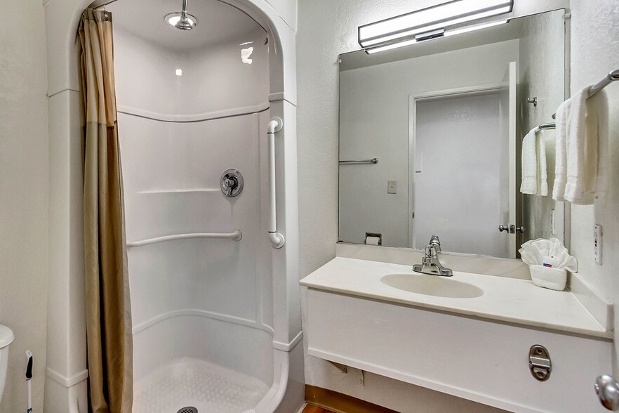 More Photos Of 1455 Washington Blvd, Ogden Hotel For Sale