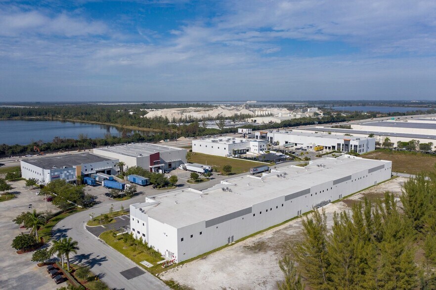 More Photos Of 12301 NW 116th Ave, Medley Distribution For Lease