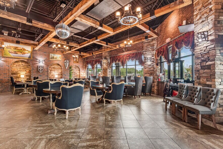 More Photos Of 3007 Commercial Way, Spring Hill Restaurant For Sale
