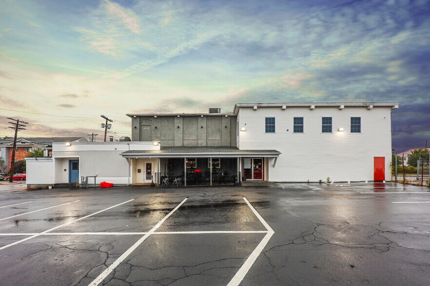 More Photos Of 128 Maple St, Manchester Restaurant For Sale