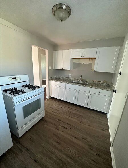 More Photos Of 1143 Akron St, Aurora Apartments For Sale