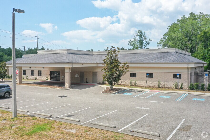 More Photos Of 10901 Sheldon Rd, Tampa Medical For Lease