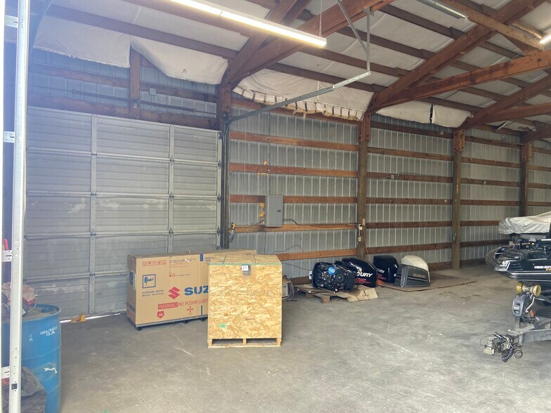 More Photos Of 17809 E Appleway Ave, Spokane Valley Showroom For Lease