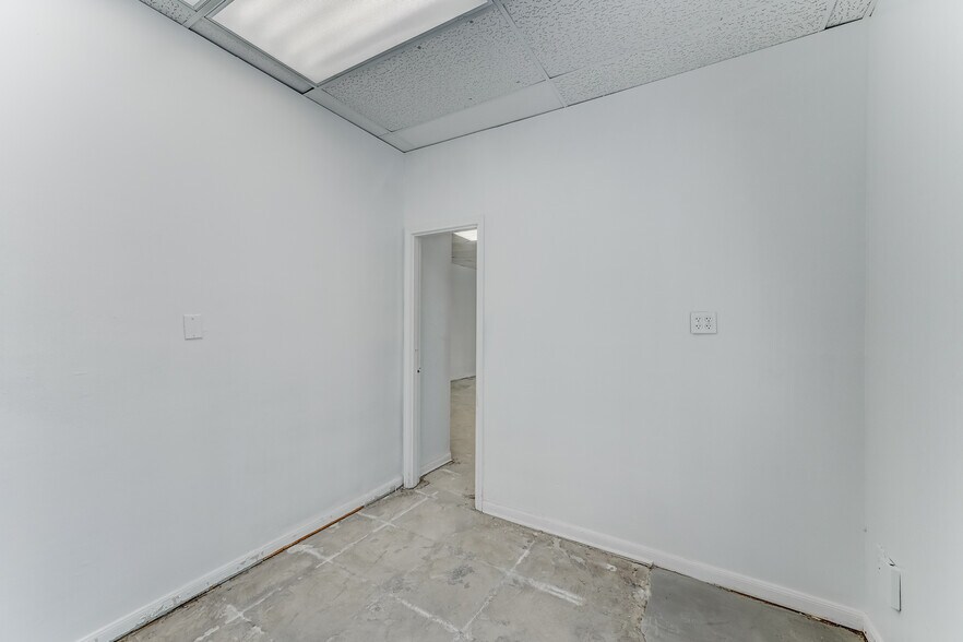 More Photos Of 14721 Pebble Bend Dr, Houston Medical For Lease